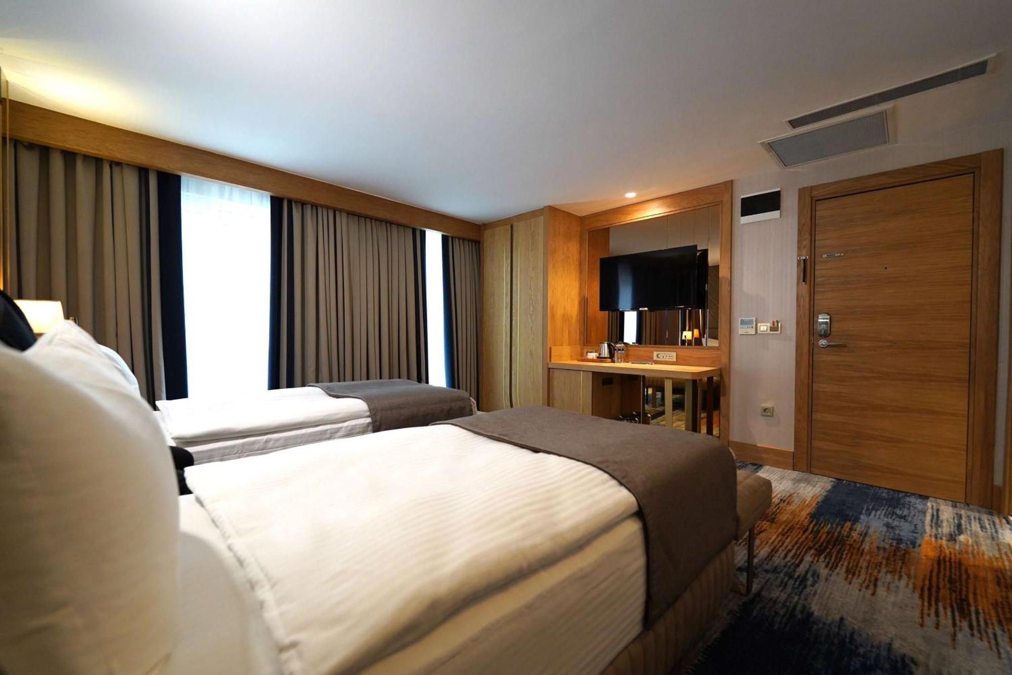 Days Inn By Wyndham Istanbul Bomonti Ngoại thất bức ảnh